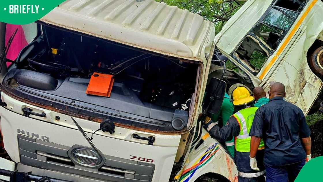 A taxi and a truck collided on the R102 near Lotus Park A taxi and a truck collided on the R102 near Lotus Park