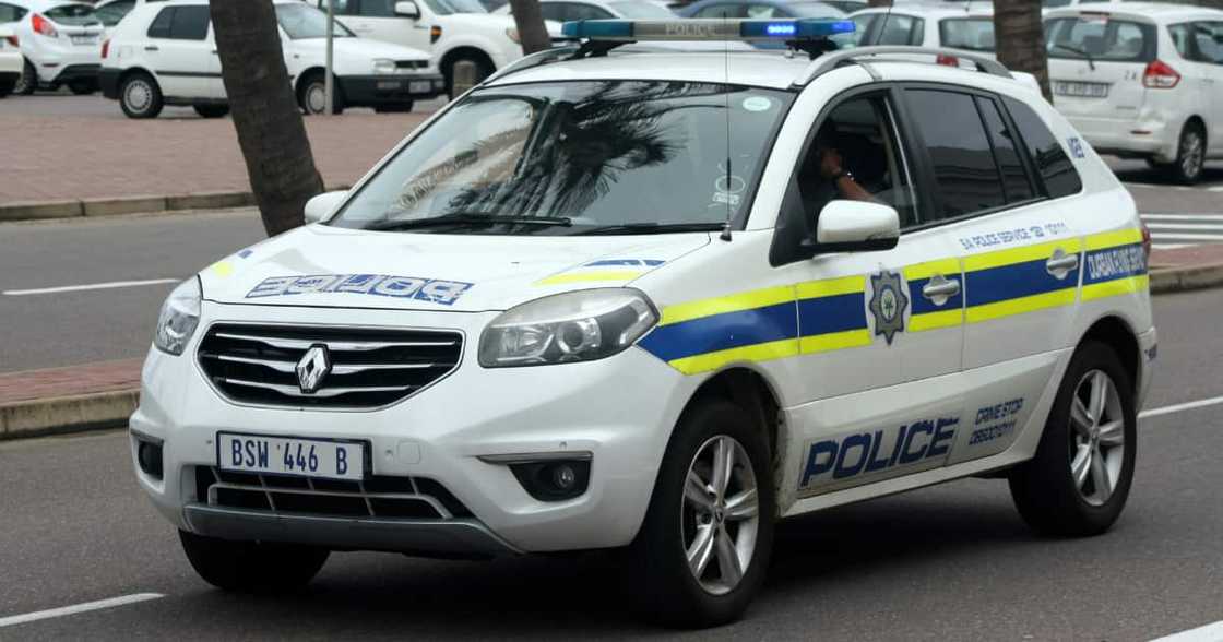 Police stop spiking gang from robbing a minibus, one suspect fatally shot Police stop spiking gang from robbing a minibus, one suspect fatally shot