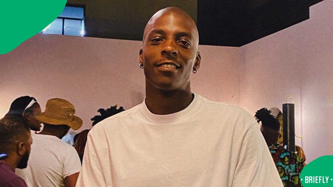 Mmeli and Thandeka start flirting in the 'Big Brother Mzansi' house Mmeli and Thandeka start flirting in the 'Big Brother Mzansi' house