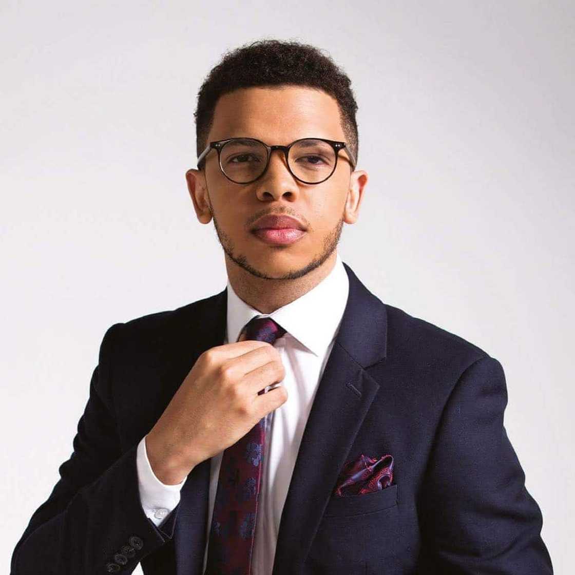 sizwe mpofu-walsh age, children, wife, wedding, parents, education, songs and Instagram sizwe mpofu-walsh age, children, wife, wedding, parents, education, songs and Instagram