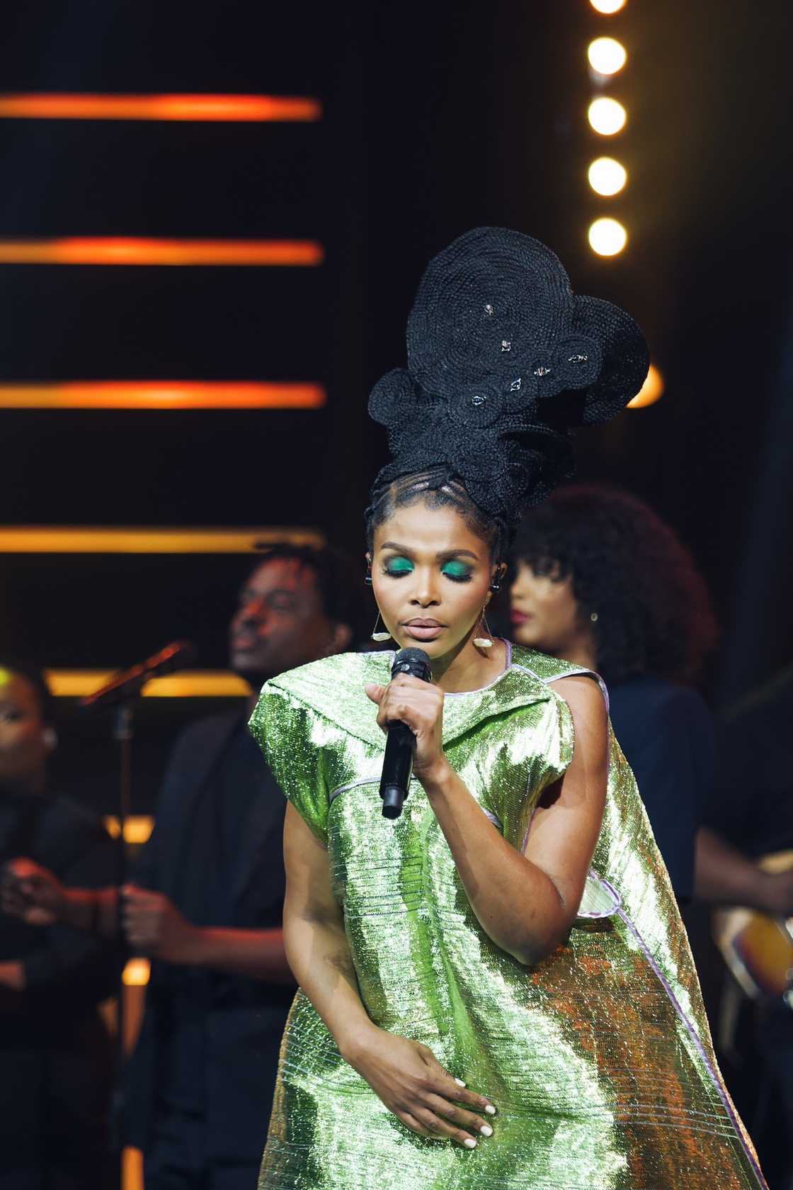 Simphiwe Dana met with her former record label