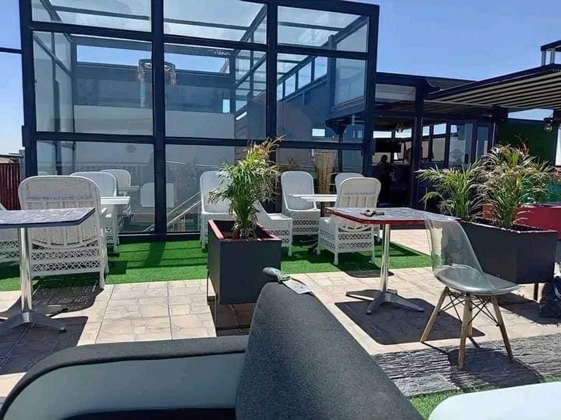 Gauteng armed robbers storm Tellos Restaurant in Sebokeng in CCTV footage Gauteng armed robbers storm Tellos Restaurant in Sebokeng in CCTV footage