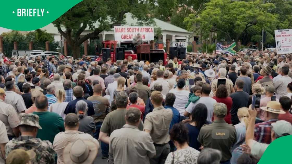 Afrikaners protesting at US Embassy slammed by white youth over 'Die Stem' Afrikaners protesting at US Embassy slammed by white youth over 'Die Stem'