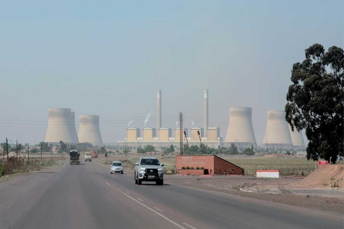 South Africa, one of the world's top 12 largest polluters, generates about 80 percent of its electricity through coal South Africa, one of the world's top 12 largest polluters, generates about 80 percent of its electricity through coal
