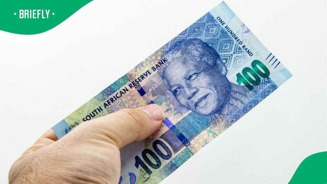 The visual showed a R100 South African bank note