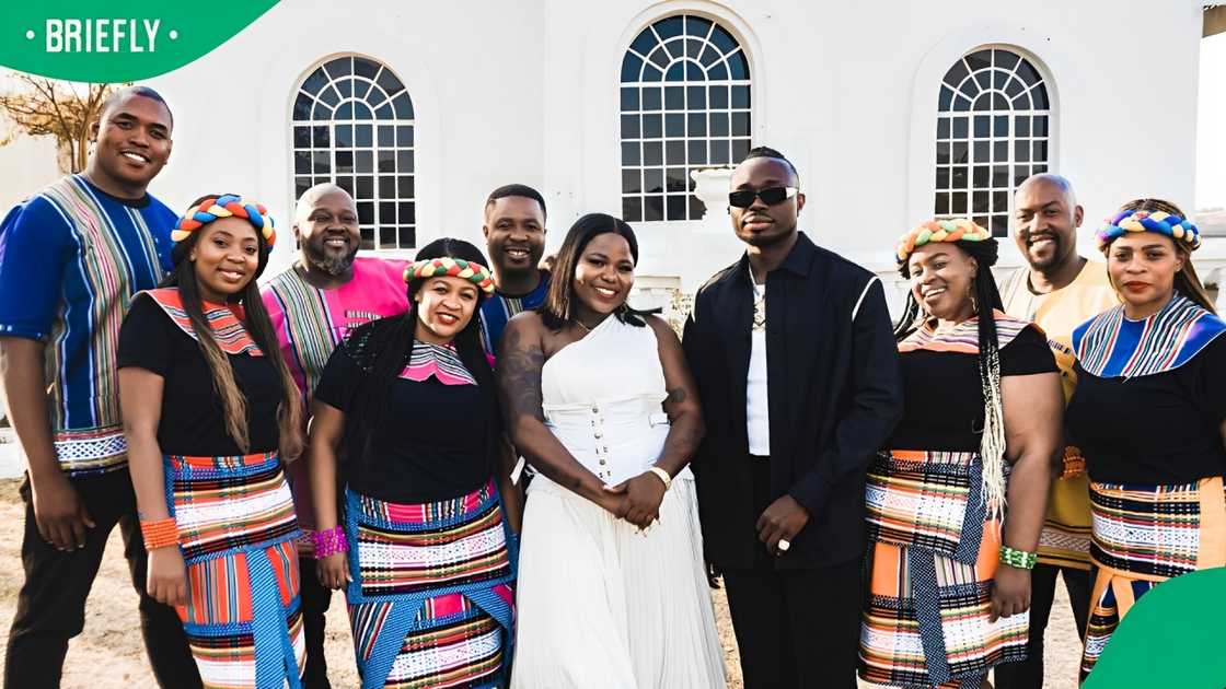 Mr Dutch collaborated with the Soweto Gospel Choir Mr Dutch collaborated with the Soweto Gospel Choir