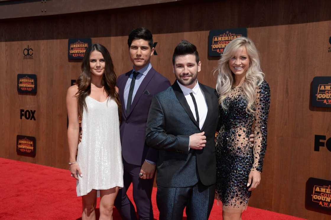 Dan and Shay with their wives at the American Country Countdown Awards Dan and Shay with their wives at the American Country Countdown Awards