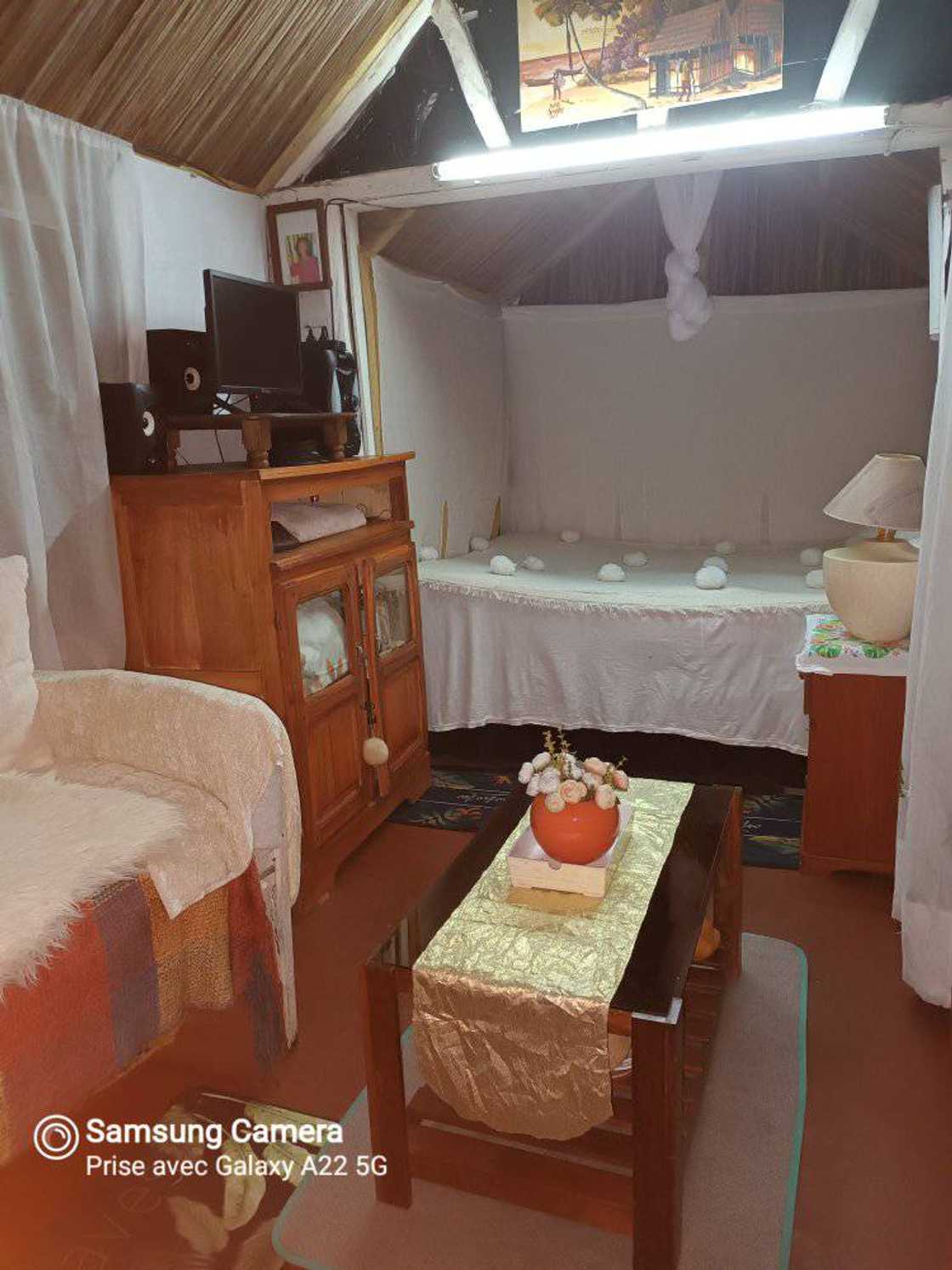 A woman showed her room. A woman showed her room.