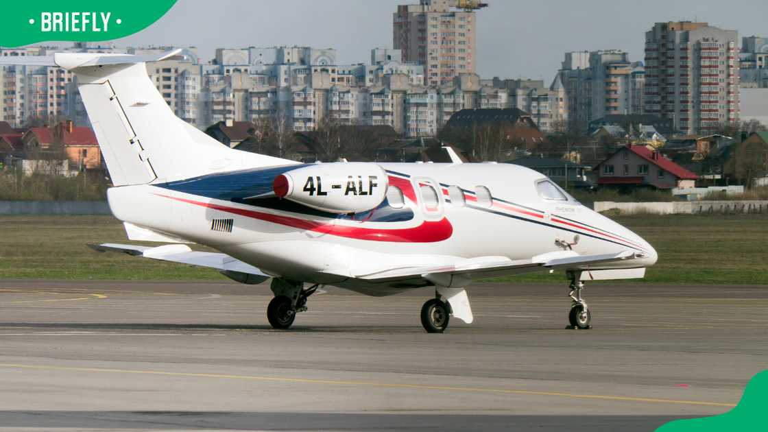 The Embraer Phenom 100 The Embraer Phenom 100
