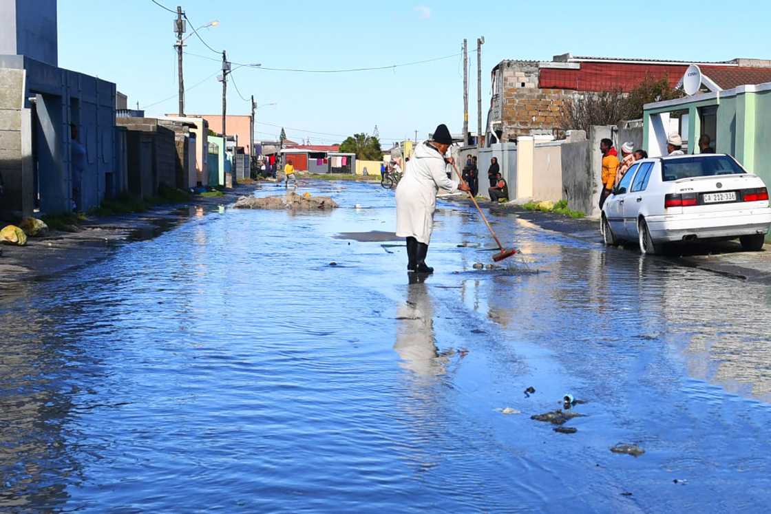 Damaging winds and heavy rain caused some flooding in Cape Town Damaging winds and heavy rain caused some flooding in Cape Town