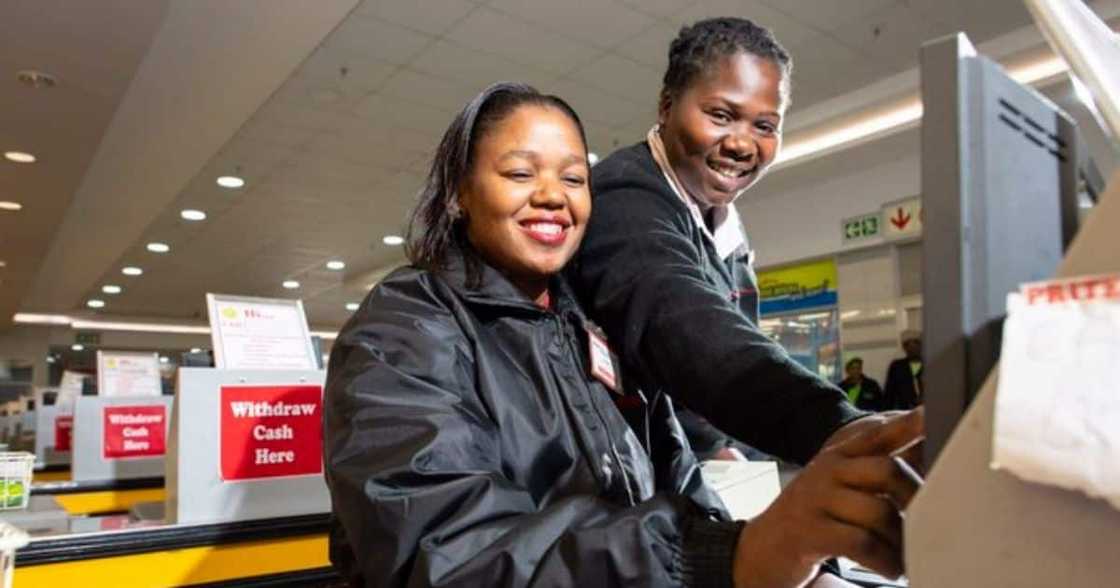 Mzansi, Reacts, Shoprite, Tills, Cahiers Mzansi, Reacts, Shoprite, Tills, Cahiers