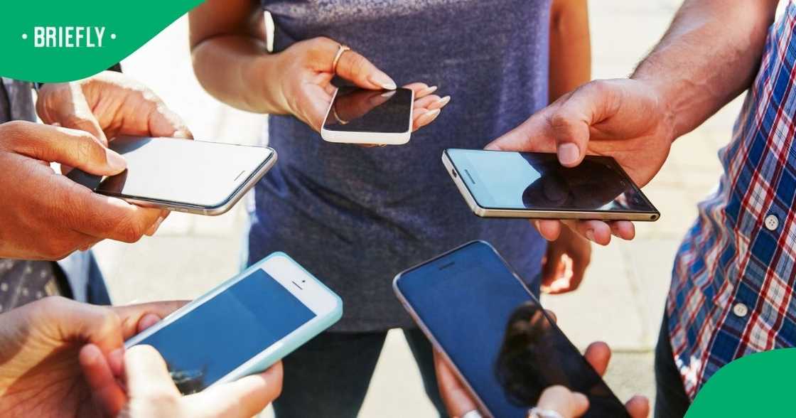 The Hawks uncovered unregulated phones worth R5,5 million in Johannesburg The Hawks uncovered unregulated phones worth R5,5 million in Johannesburg