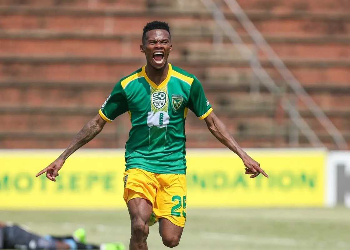 Ayabulela Maxwele, Kaizer Chiefs, Orlando Pirates. Ayabulela Maxwele, Kaizer Chiefs, Orlando Pirates.