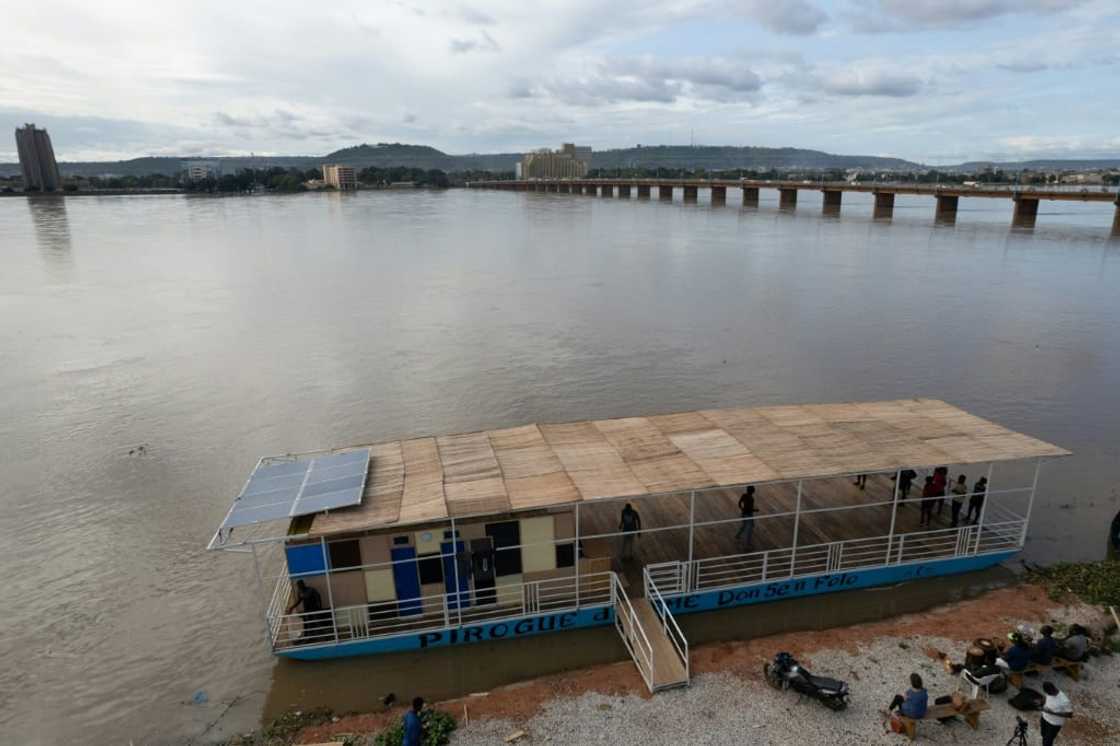 The boat has a stage for theatre, puppetry and dance, which the audience views from the bank, as well as space for exhibitions The boat has a stage for theatre, puppetry and dance, which the audience views from the bank, as well as space for exhibitions