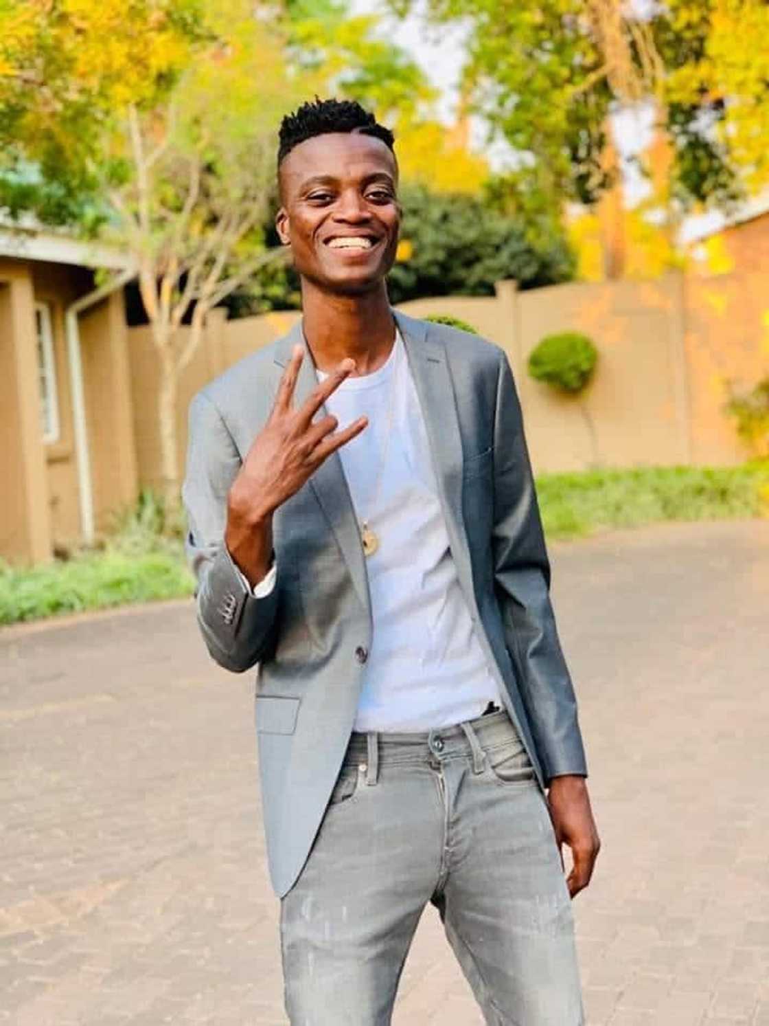 how old is king monada