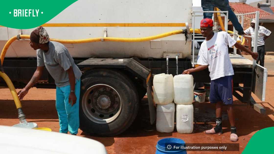 Residents of Liliba fill their buckets with water from a water tanker provided by the City of Ekurhuleni in Tembisa on October 15, 2024