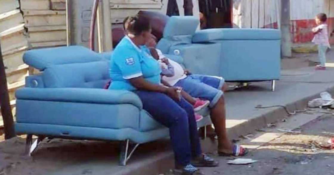blue couch, Durban, KZN, looting, tour, gallery, restored, refurbished, December, crime blue couch, Durban, KZN, looting, tour, gallery, restored, refurbished, December, crime
