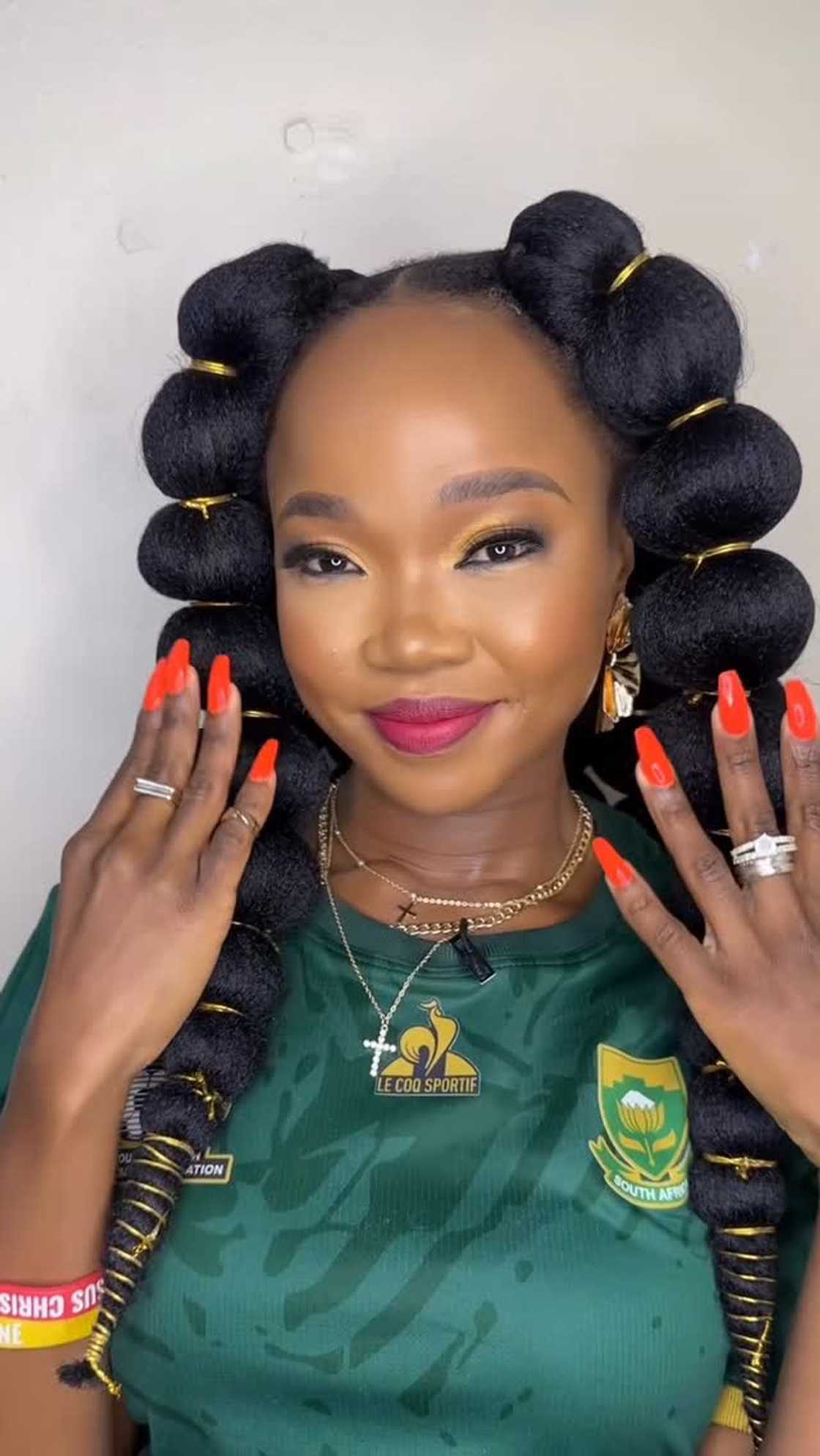 Zanele Potelwa gushes over Bonang Matheba’s sweet gesture at the 2026 SAMAs Zanele Potelwa gushes over Bonang Matheba’s sweet gesture at the 2026 SAMAs