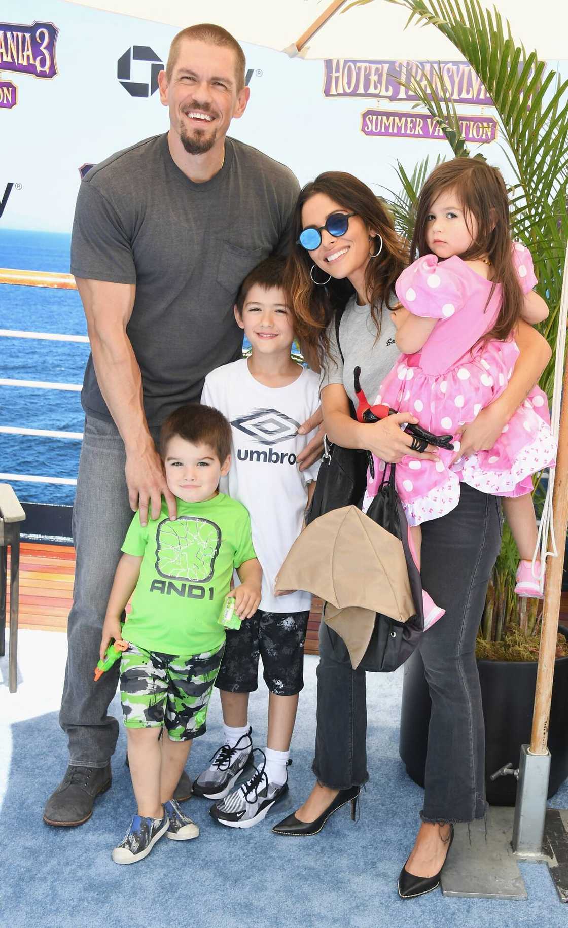 Steve Howey with family Steve Howey with family
