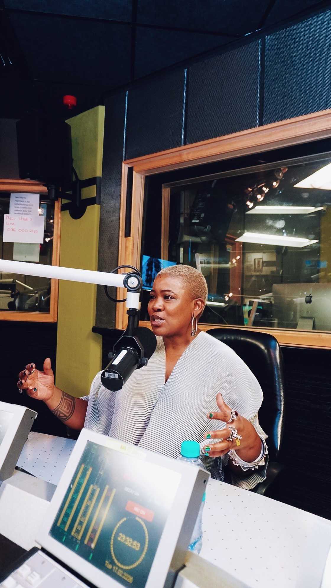 Fans comforted Thandiswa Mazwai on her recent personal tragedies Fans comforted Thandiswa Mazwai on her recent personal tragedies