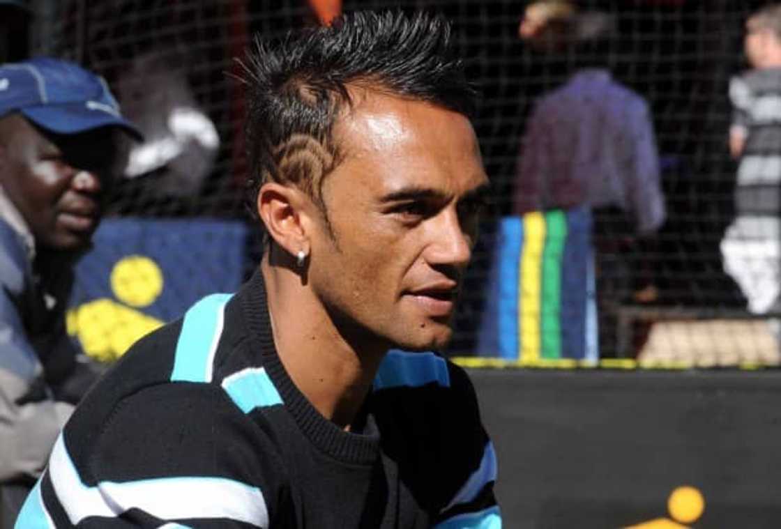 Junaid Hartley's age Junaid Hartley's age