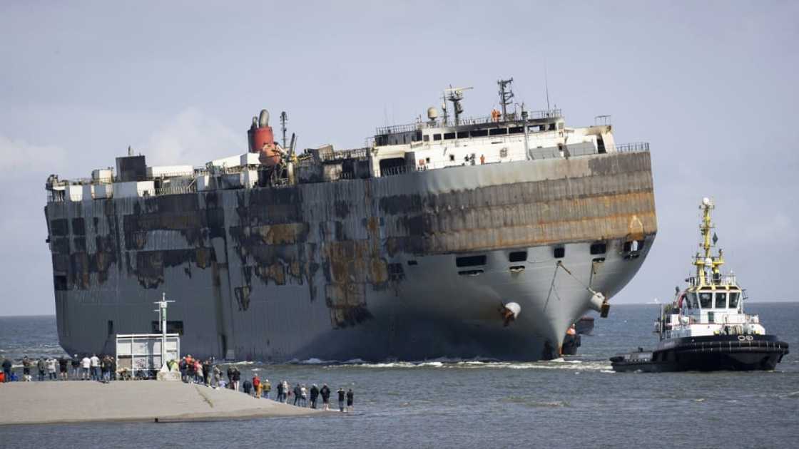 The fire-stricken car carrier ship Fremantle Highway arrived at Eemshaven port on Thursday The fire-stricken car carrier ship Fremantle Highway arrived at Eemshaven port on Thursday