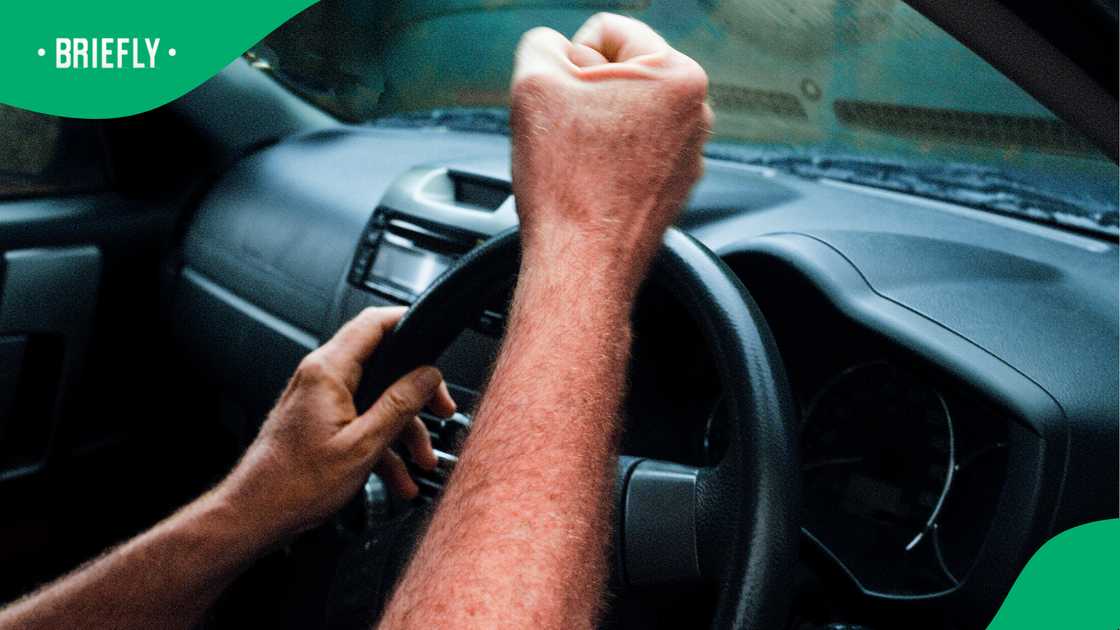 Woman's quick thinking stops Kempton Park road rage clash Woman's quick thinking stops Kempton Park road rage clash