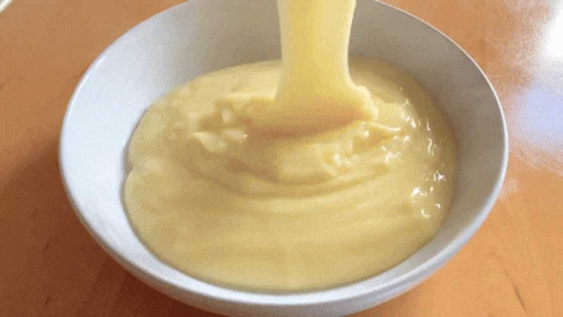 Making custard filling Making custard filling