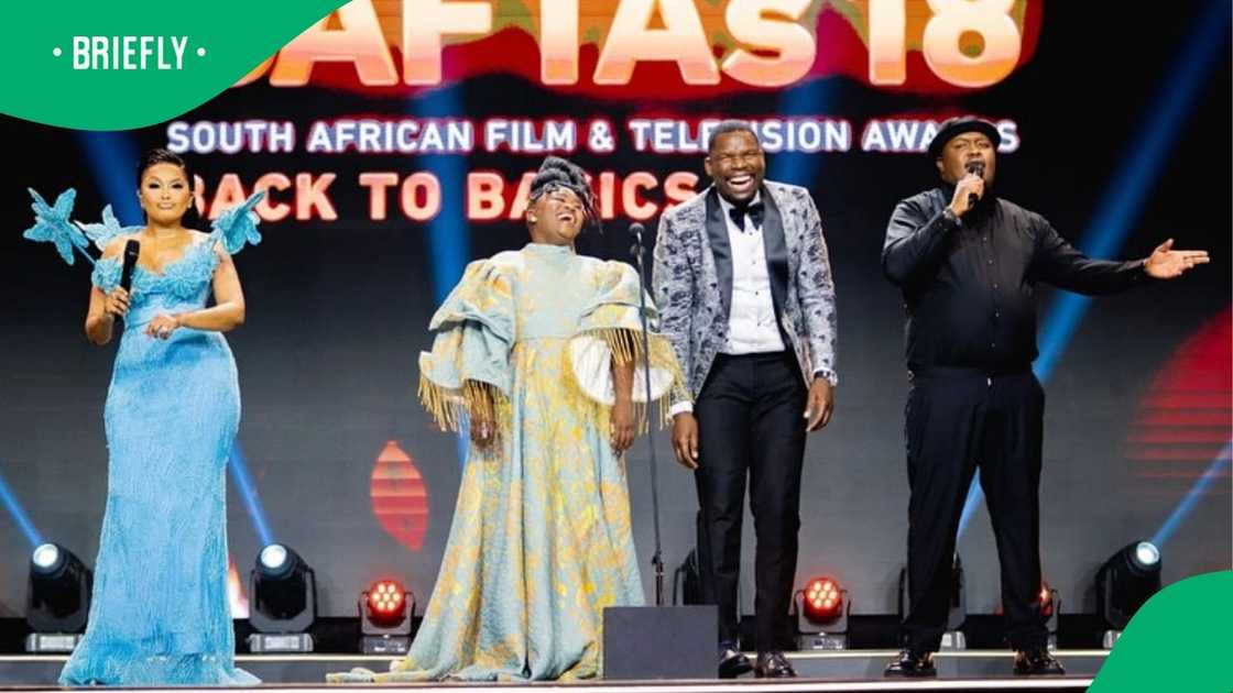 Muvhango's cast members present an award. Muvhango's cast members present an award.