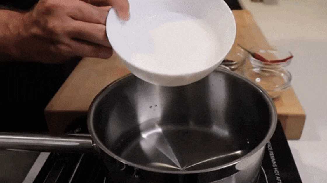 Preparing pickling liquid