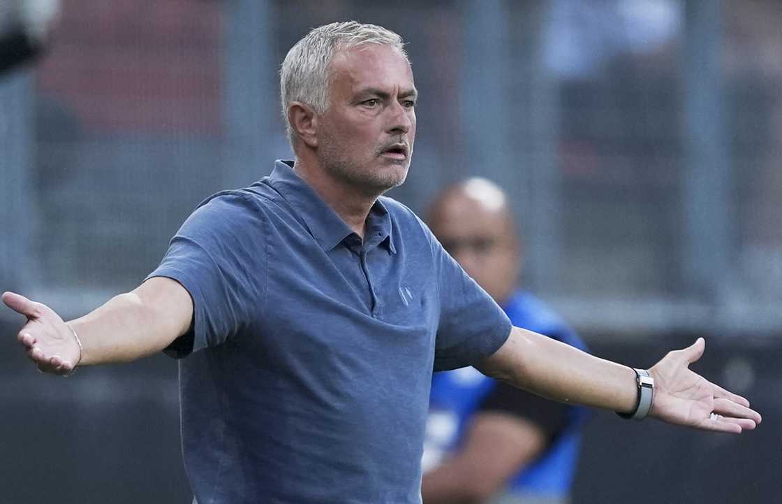 Mourinho booked ten minutes into Fenerbahce’s Champions League defeat Mourinho booked ten minutes into Fenerbahce’s Champions League defeat