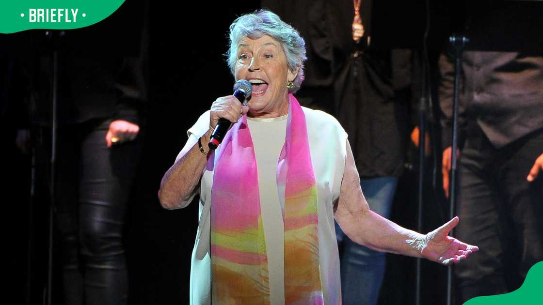Helen Reddy performing in Los Angeles Helen Reddy performing in Los Angeles