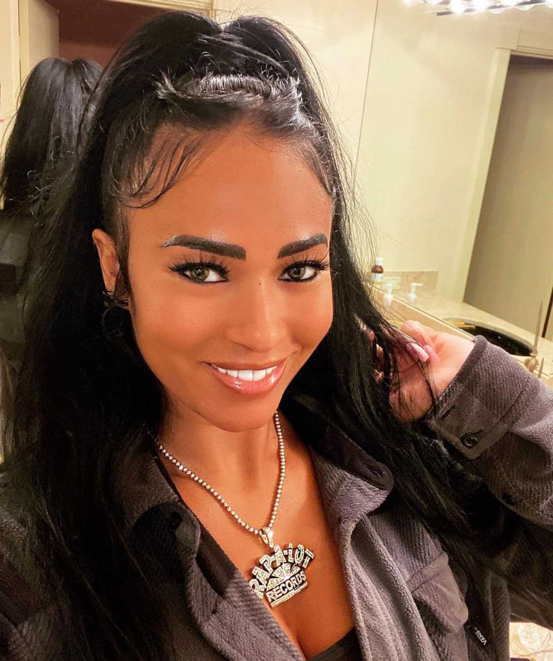 How old is Pilar Sanders? How old is Pilar Sanders?