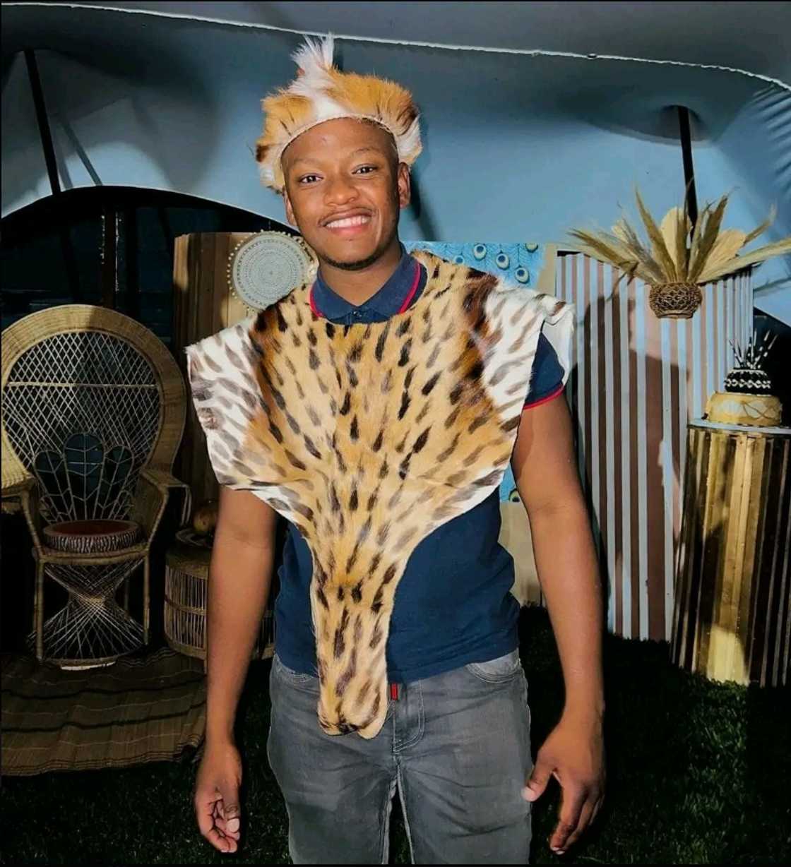 Fans drag Mpumelelo Mseleku Fans drag Mpumelelo Mseleku