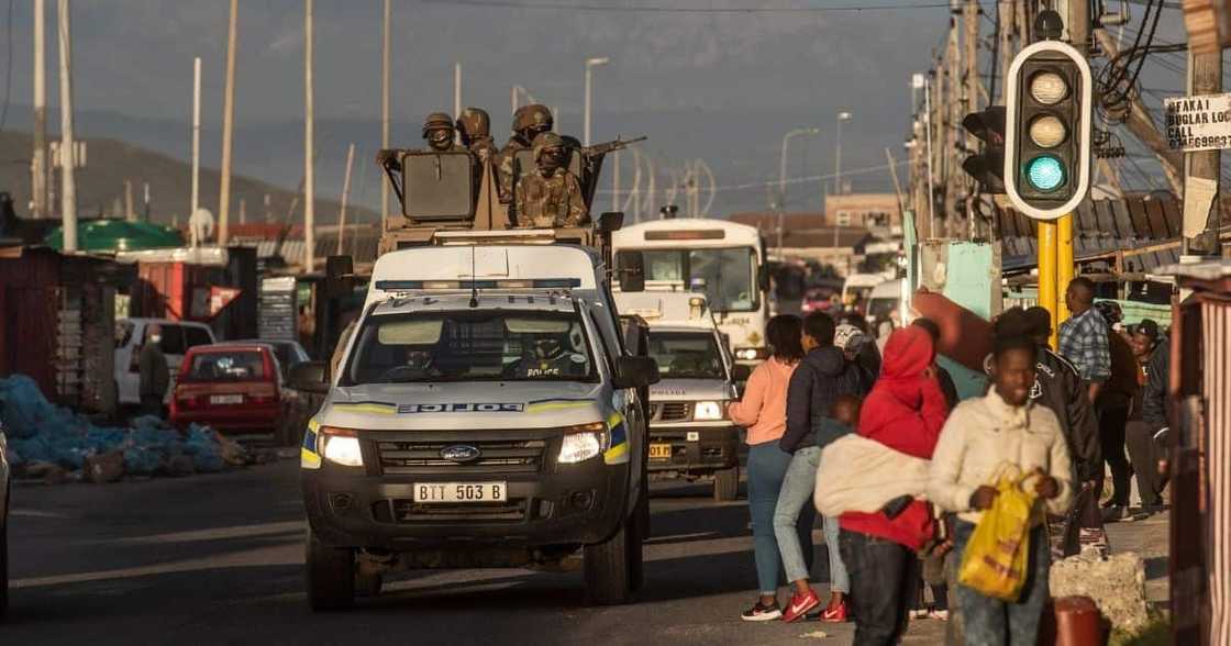 SANDF, SAPS, patrolling, Khayelitsha, Cape Town, violence, taxis