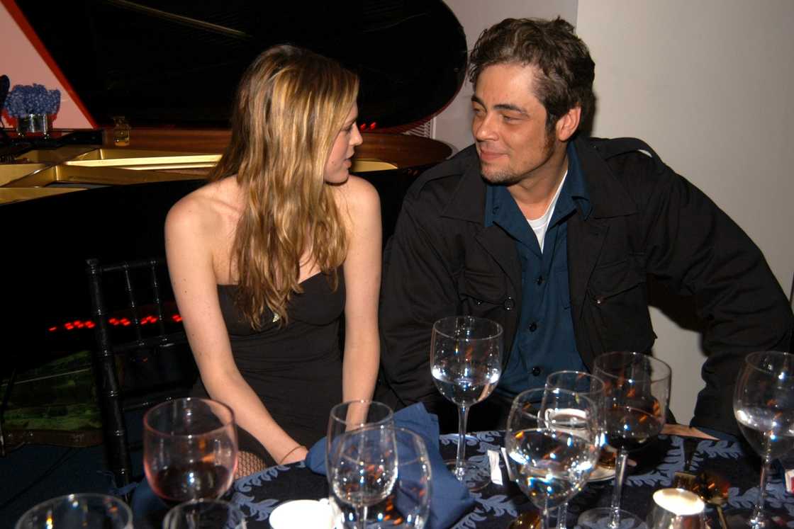 Sara Foster and Benicio Del Toro