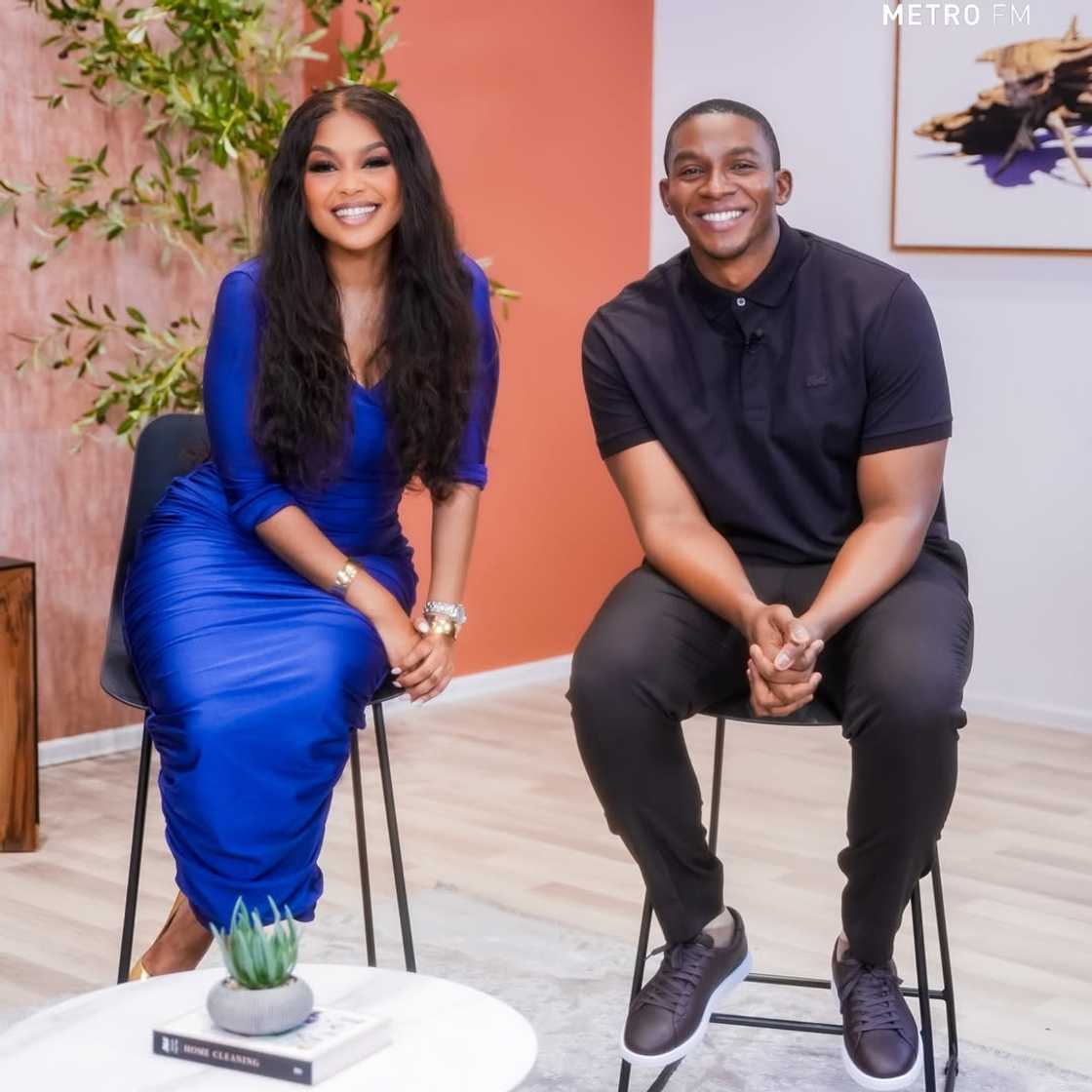 Lerato Kganyago and Lawrence Maleka hug backstage Lerato Kganyago and Lawrence Maleka hug backstage