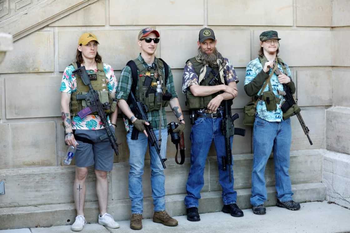Legal to carry weapons in public: protestors in Michigan during the coronavirus pandemic Legal to carry weapons in public: protestors in Michigan during the coronavirus pandemic