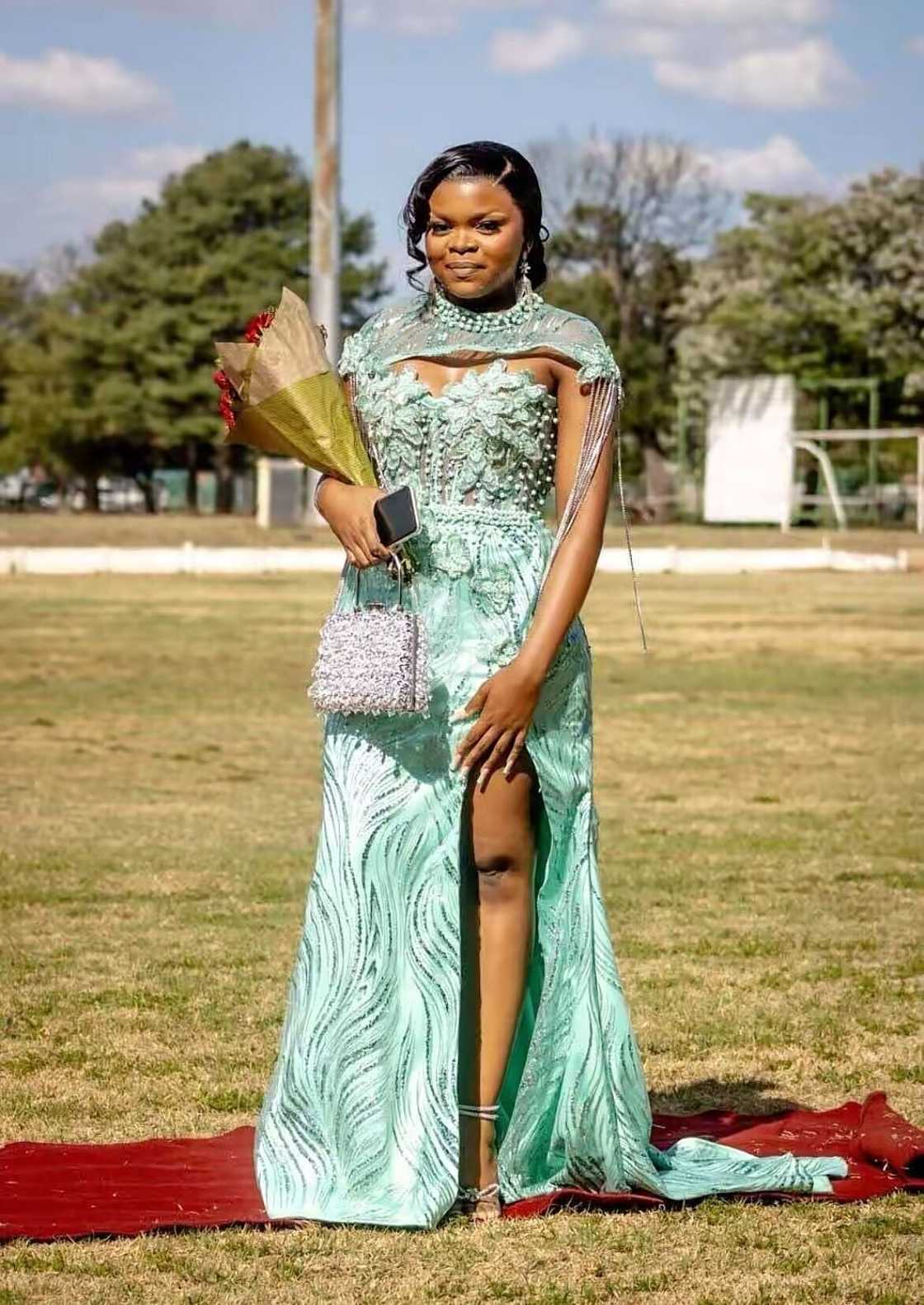 A Grade 12 pupil showed the dress she had hoped for versus what she actually got, leaving everyone stunned. A Grade 12 pupil showed the dress she had hoped for versus what she actually got, leaving everyone stunned.