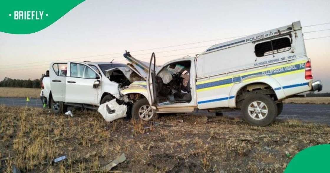 A fatal crash near Dullstroom claimed the lives of two US nationals and a police officer A fatal crash near Dullstroom claimed the lives of two US nationals and a police officer