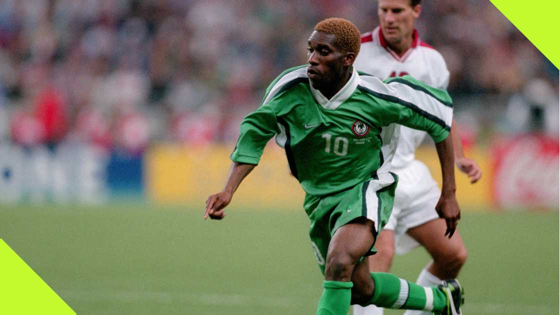 Ronaldinho acknowledges Jay Jay Okocha's football skills Ronaldinho acknowledges Jay Jay Okocha's football skills