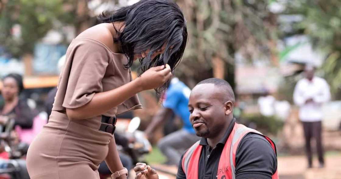 Ugandan Man Blocks Traffic on Busy Highway to Propose to Girlfriend Ugandan Man Blocks Traffic on Busy Highway to Propose to Girlfriend