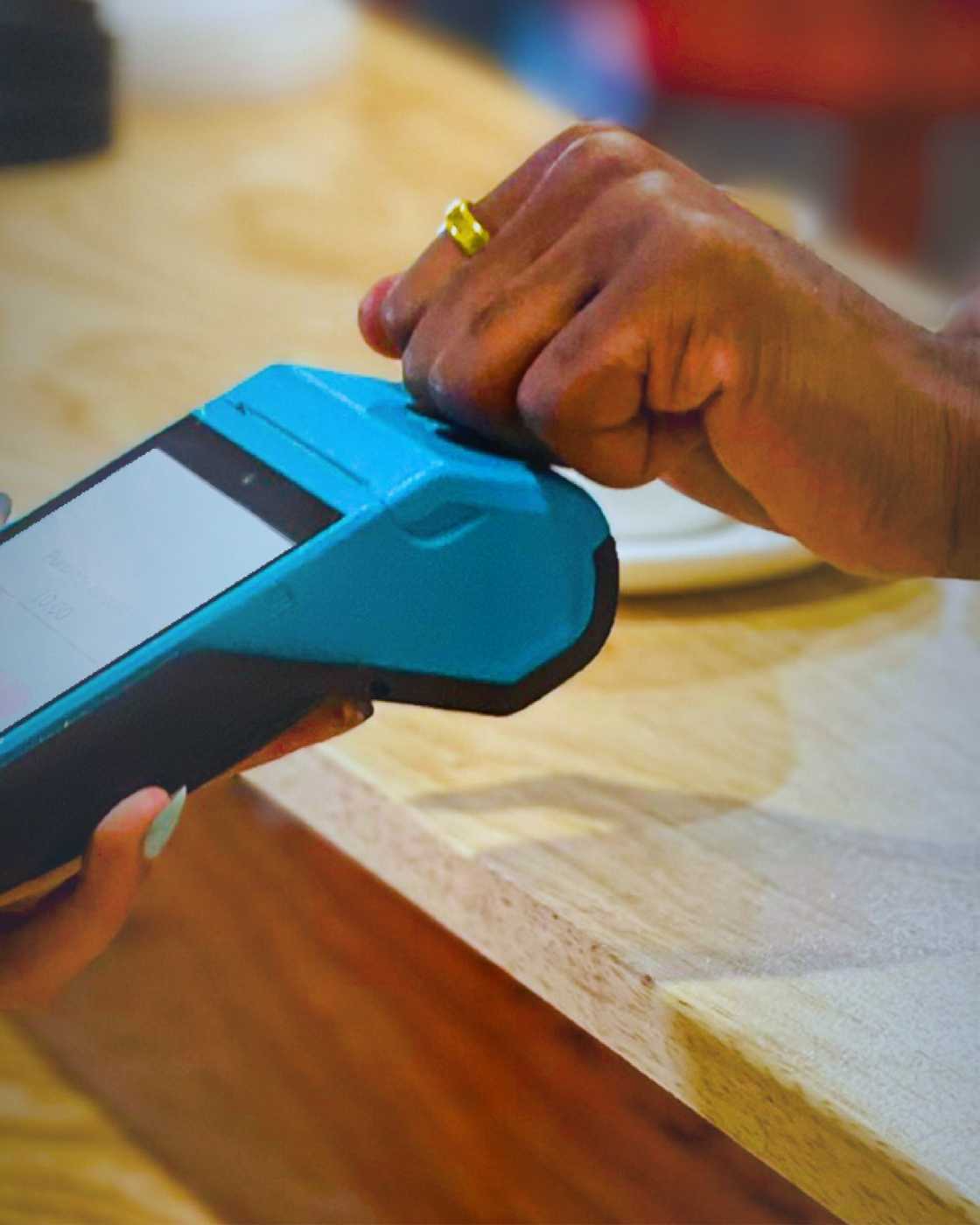 A man used a ring from Vezopay. A man used a ring from Vezopay.