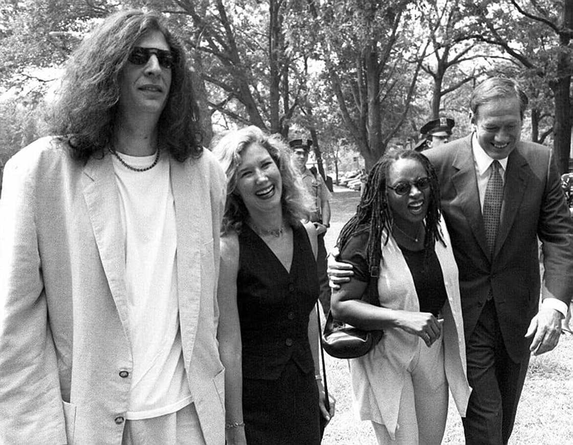 Are Howard Stern and Allison still together? Are Howard Stern and Allison still together?