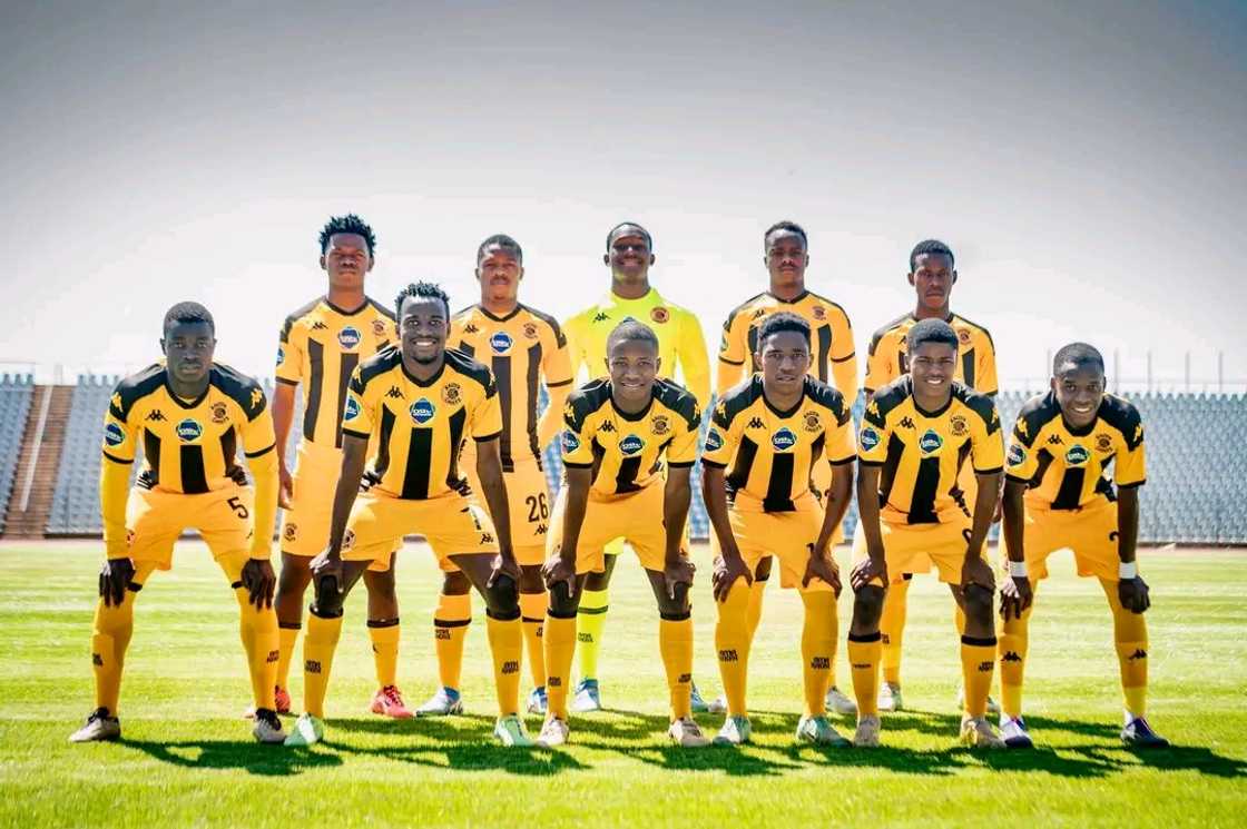 Kaizer Chiefs fans rally for Thulani Serero signing ahead of crucial Sundowns clash Kaizer Chiefs fans rally for Thulani Serero signing ahead of crucial Sundowns clash