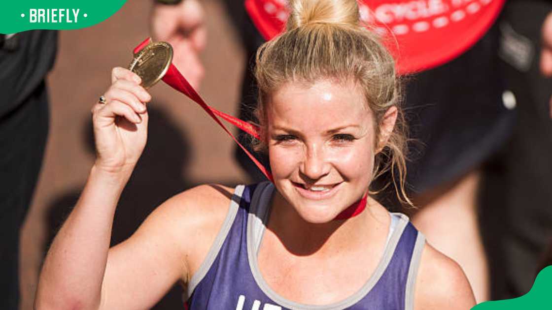Helen Skelton posing with her medal after completing the 2014 London Marathon Helen Skelton posing with her medal after completing the 2014 London Marathon
