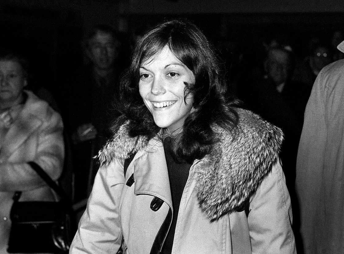 Karen Carpenter at Heathrow Airport Karen Carpenter at Heathrow Airport