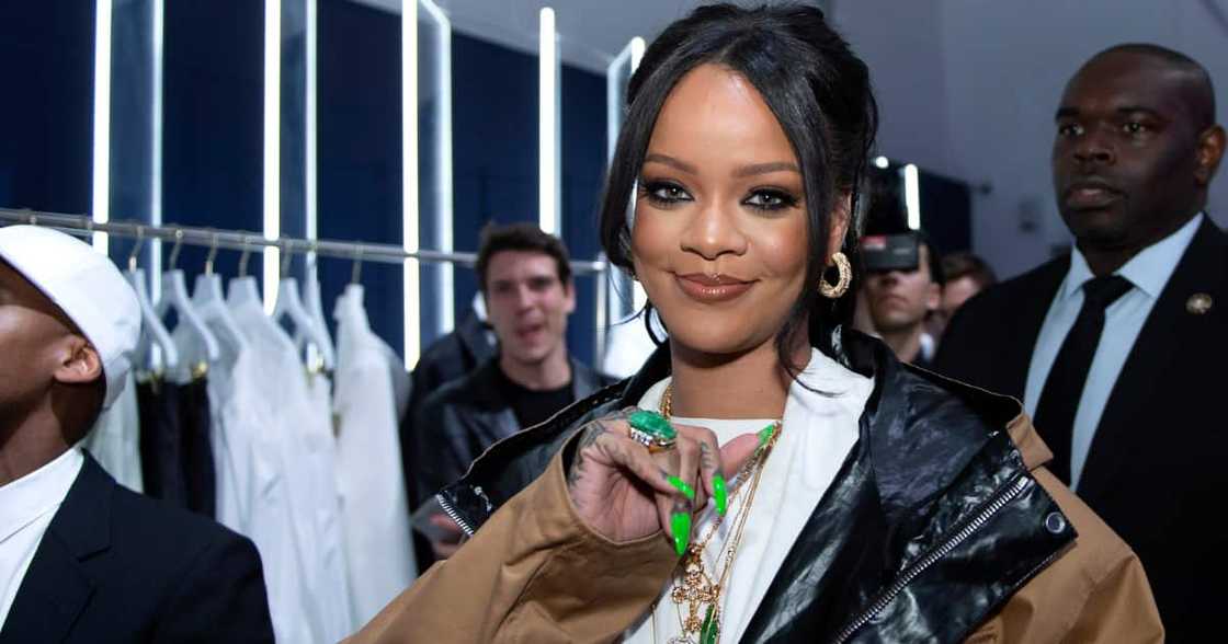 Rihanna teases at dropping some new music for her disgruntled fans Rihanna teases at dropping some new music for her disgruntled fans