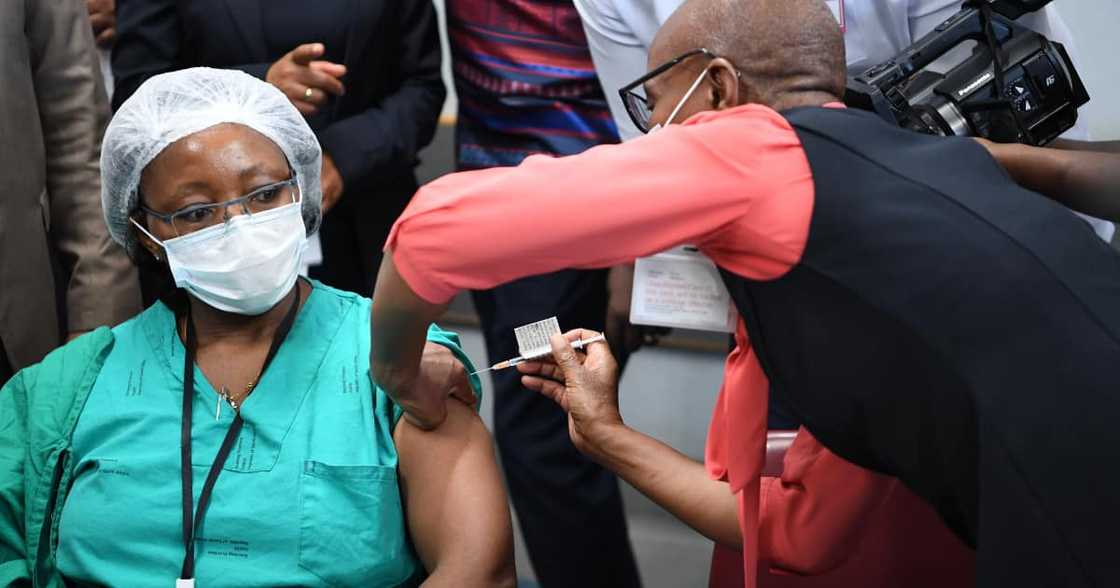 Mandatory vaccines, Covid-19, Coronavirus, Discovery, Sanlam, Curro, healthcare Mandatory vaccines, Covid-19, Coronavirus, Discovery, Sanlam, Curro, healthcare