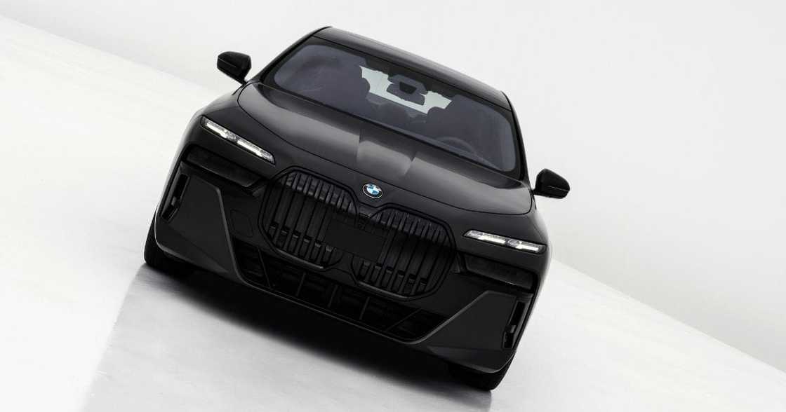 BMW reveals new flagship 7 Series with electric model and a massive TV screen for rear passengers BMW reveals new flagship 7 Series with electric model and a massive TV screen for rear passengers